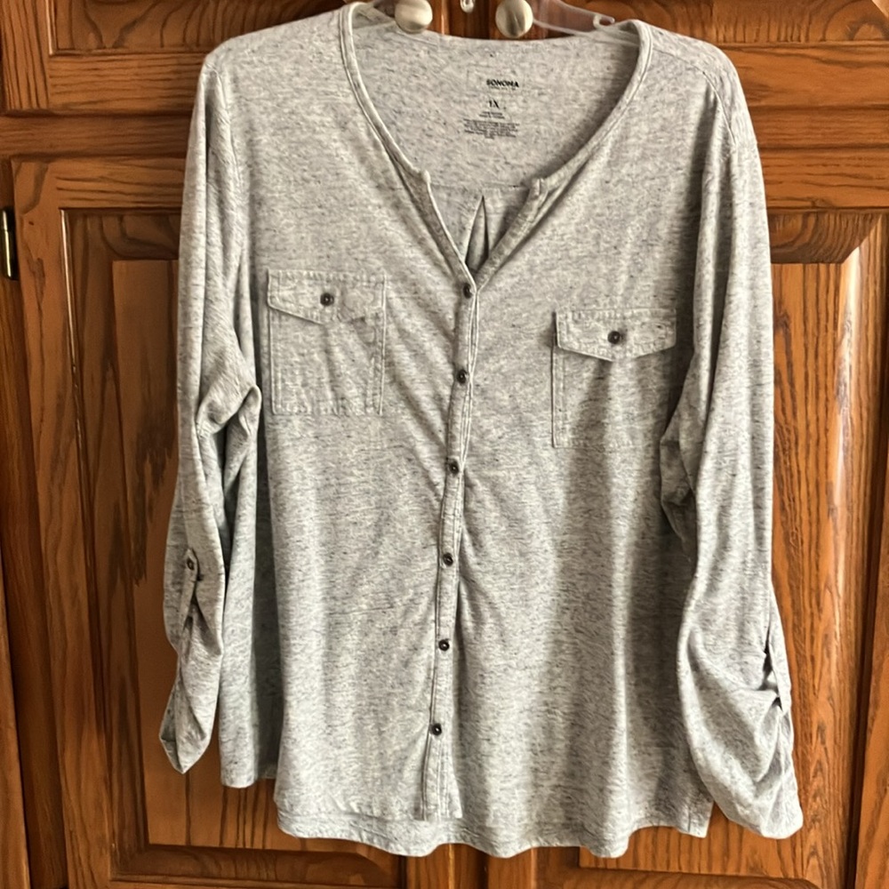 Women’s Sonoma V neck Long Sleeve Gray Scrunched sleeve/wrist. Silvery buttons.